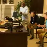 Imagen episódica de la serie Mad Dogs.