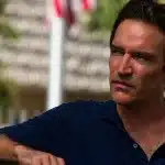 Imagen episódica de la serie Mad Dogs.