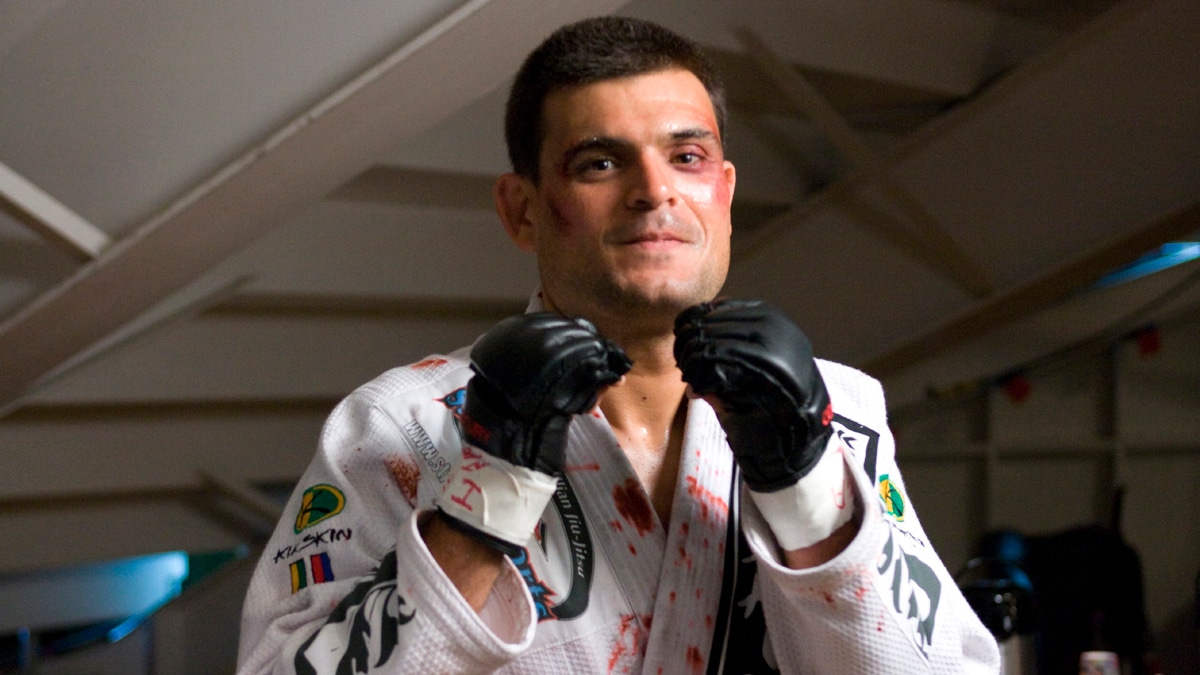 Imagen de la película Cinturón rojo.