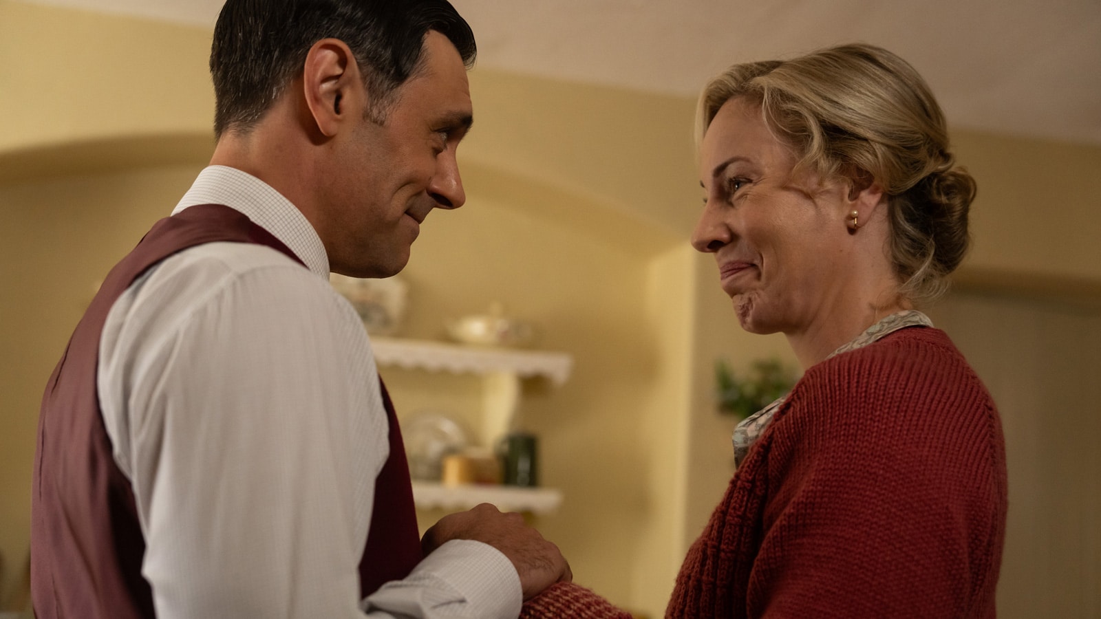 Imágenes del episodio de Los casos de Susan Ryeland: Moonflower Murders.